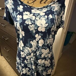 Simply Vera Vera Wang Blue Fitted Short Sleeve Tee